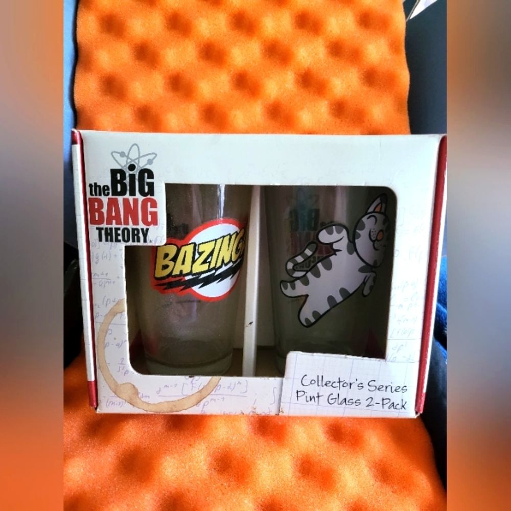 BRAND NEW Collectors BIG BANG THEORY Lot Pint Glasses & Bendable Figure